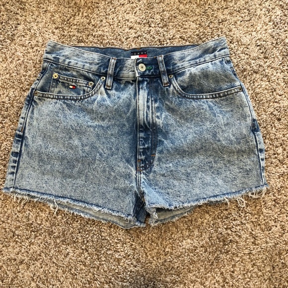 Tommy jeans for UO ‘90s classic denim shorts - Picture 2 of 4